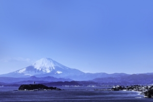 鎌倉の海岸と富士山
